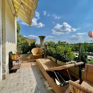 Apartment With Terrace Overlooking The Park, Budapest